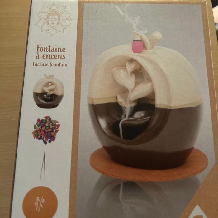 1 fontaine à encens neuve