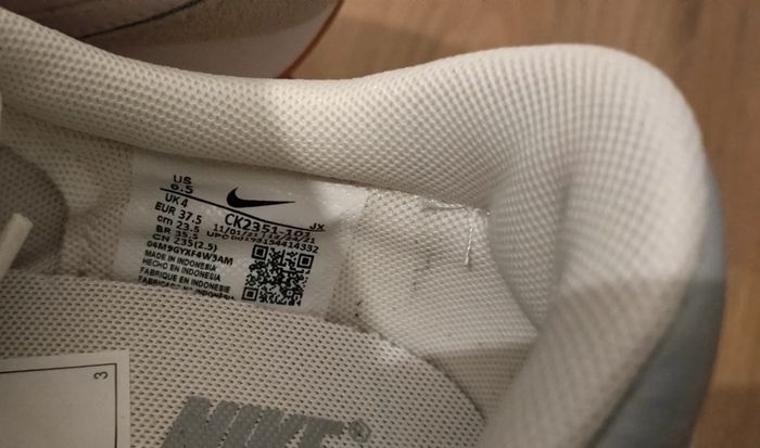 Baskets Nike Dbreak neuves jamais portées dans leur boîte d'origine taille 37.5 - photo numéro 6