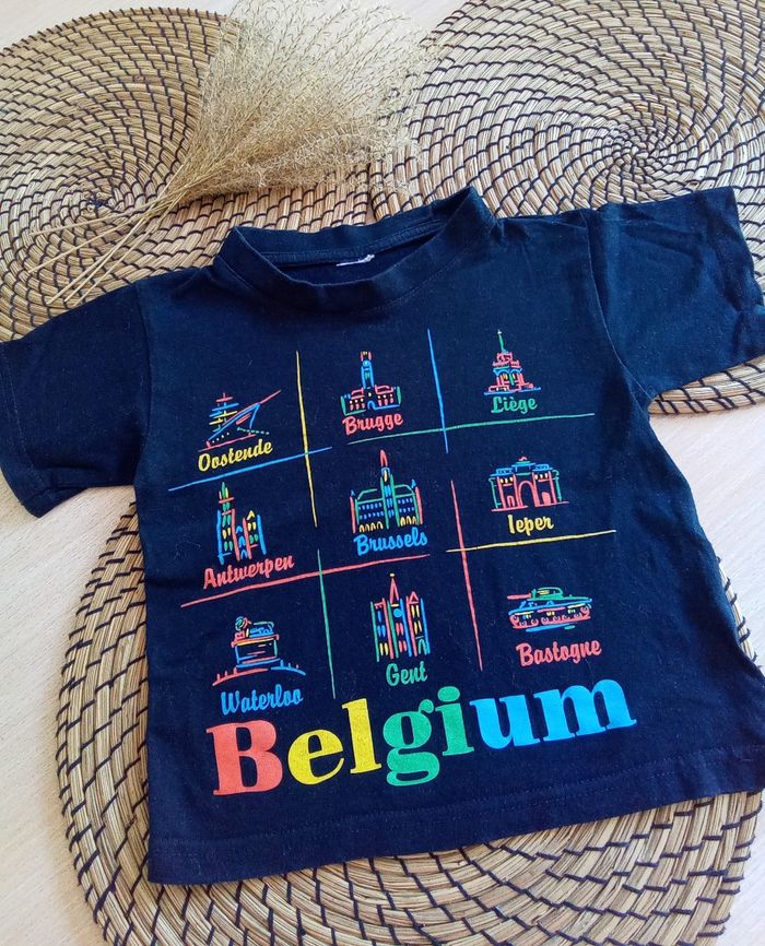 Tee shirt marine avec impressions colorées taille 3/4 ans