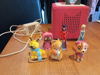 Toniebox rose avec 6 tonies