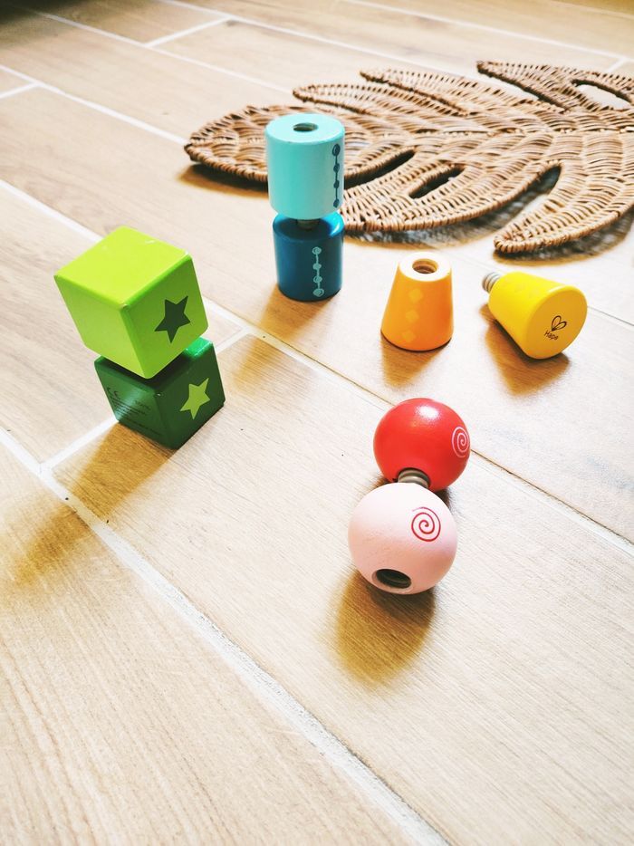 🔩Lot de formes à visser dévisser en bois marque Hape - photo numéro 2