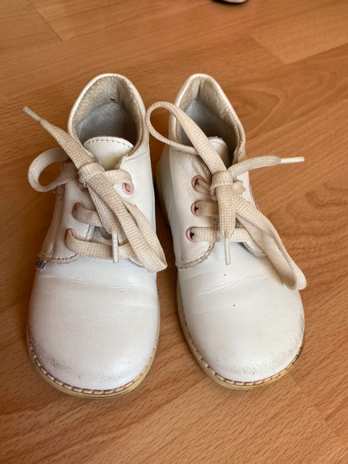 Jolie paire de bottines en cuir blanc T. 23 fille - photo numéro 3