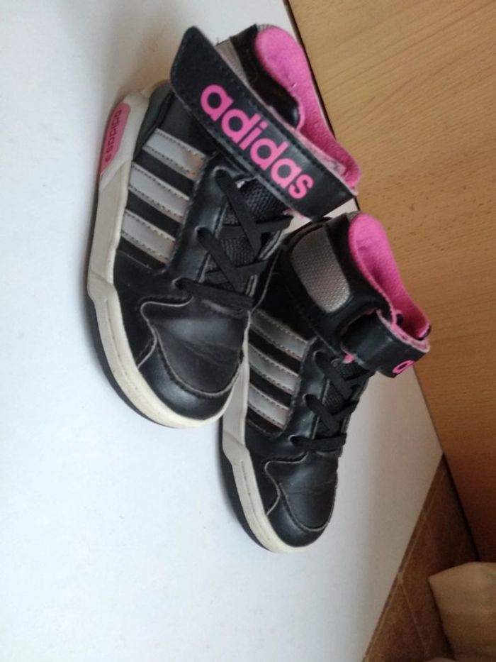 Basket montante adidas taille 22