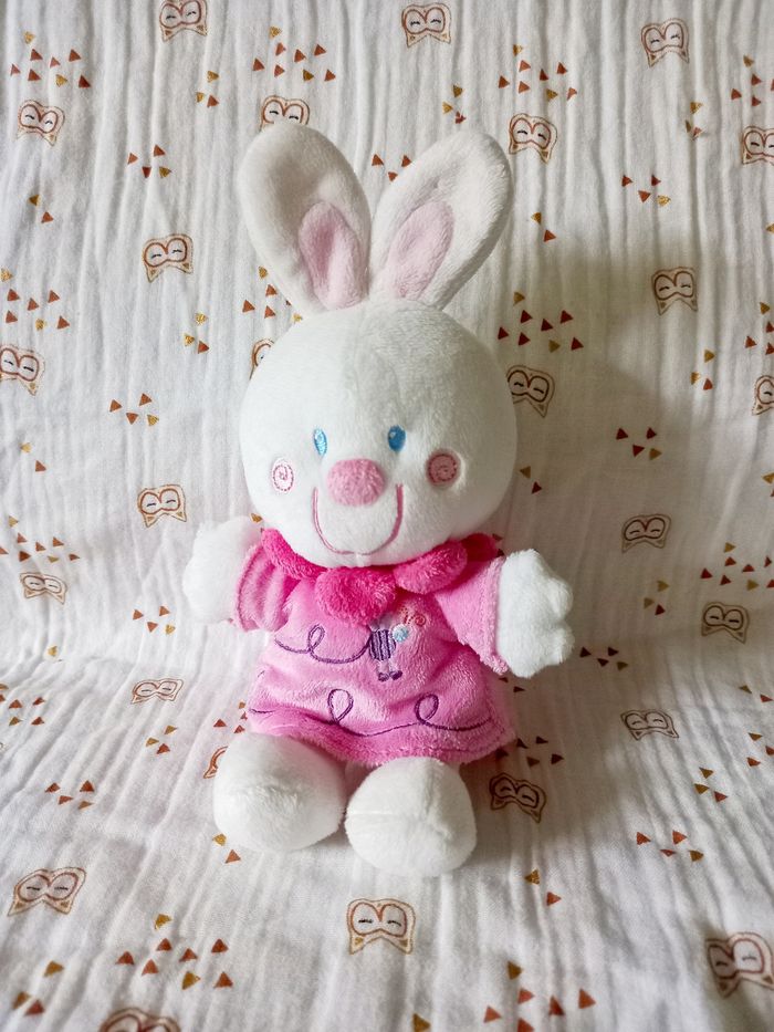 Doudou lapin Nicotoy robe rose