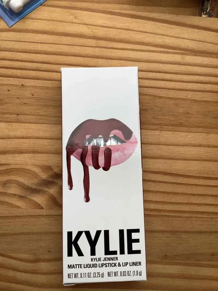 Kylie cosmetics rouge à levre liquide mat + crayon Teinte: Boujee NEUF avec laboite - photo numéro 4