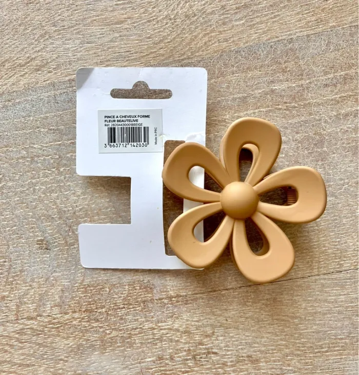 Pince Cheveux forme fleur beige de Beautélive Pretty Final Touch – Neuve - photo numéro 2