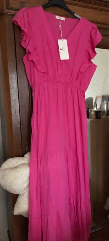 Robe longue rose vif neuve 