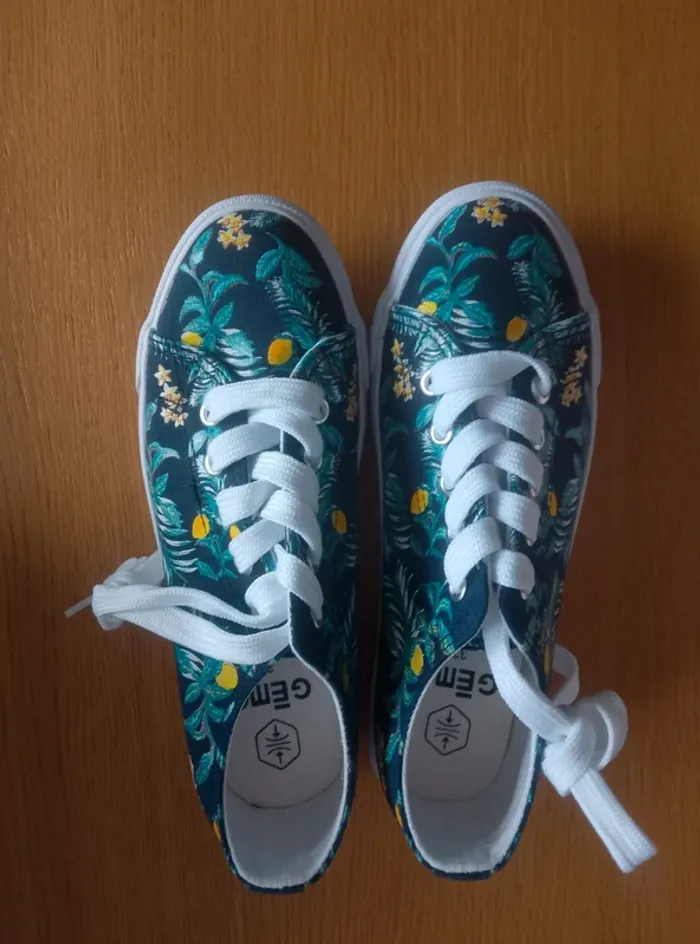 Chaussures Baskets à lacets neuves - Fille 33 - photo numéro 2