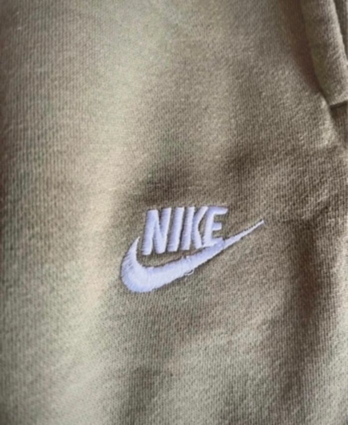 Jogging Nike taille XS en très bon état - photo numéro 3