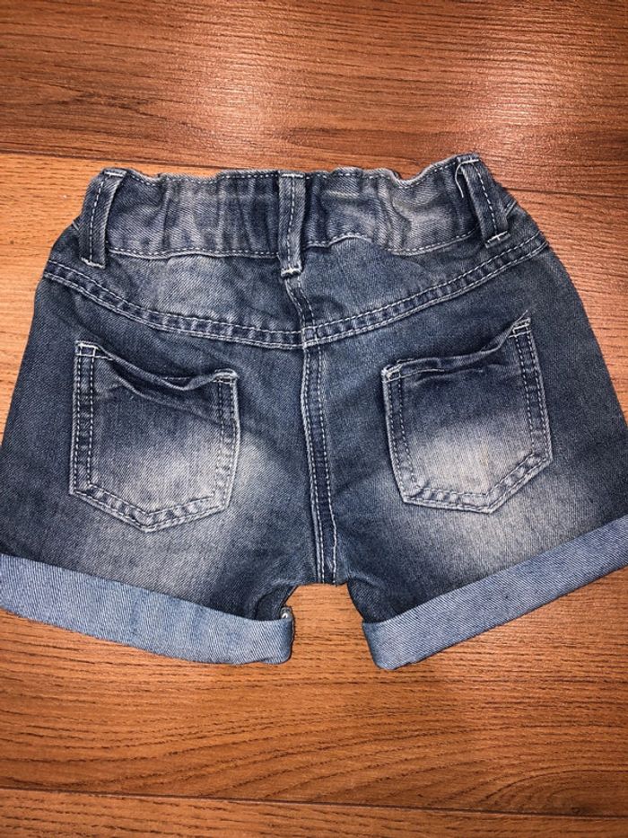 Short en jeans fille🌺 tissaia 3 ans très bon état - photo numéro 3
