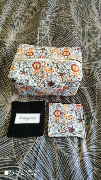 16 lingettes lavables neuf et sa trousse de toilette moltonné