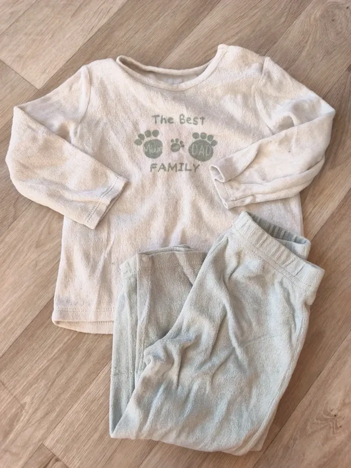 Pyjama deux pièces marque in extenso taille 24 mois