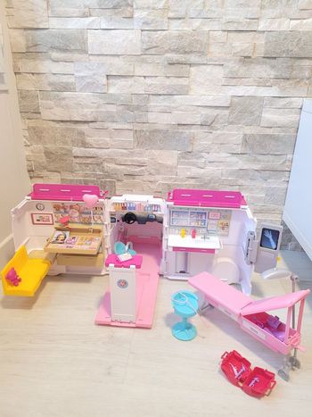 BARBIE Véhicule Médical