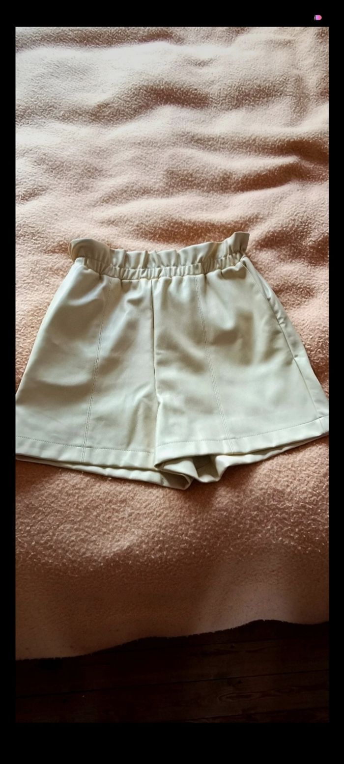 Short en cuir