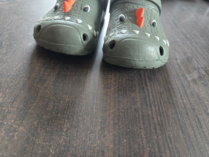Chausson fourré dinosaure taille 24, style crocs - photo numéro 3