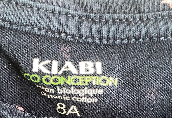 TEE shirt marque Kiabi taille 8 ans (tache) - photo numéro 2