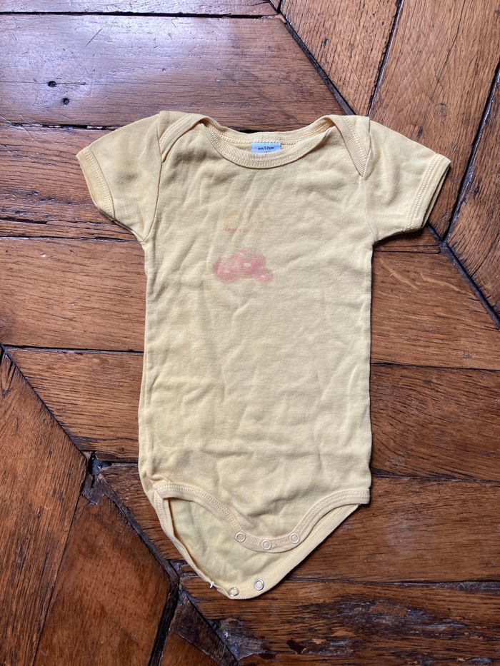 2 pyjamas Disney et 1 body PB 6 mois - photo numéro 7