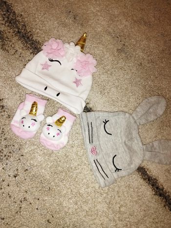 Bonnets et chaussettes bébé fille 0-3 mois