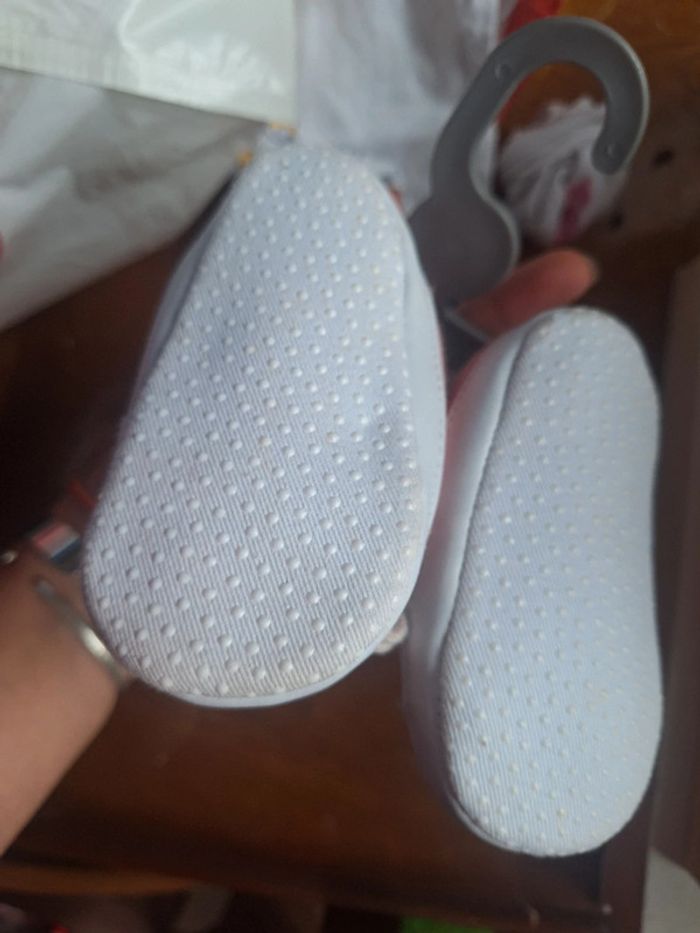 Chausson chaussure taille 18 - photo numéro 2