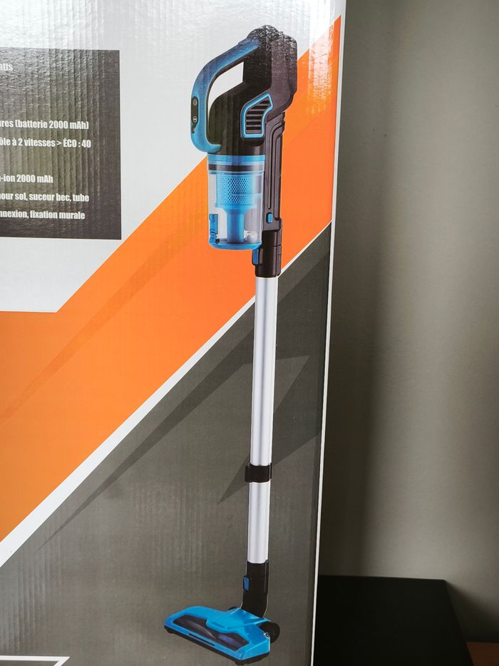 Aspirateur balai - photo numéro 2
