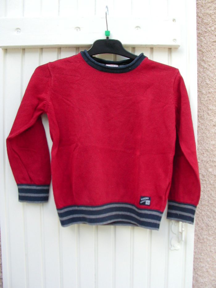 Pull rouge et bleu marine 5 ans