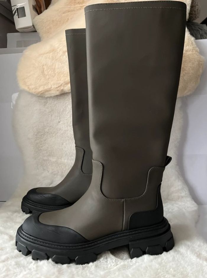 Bottes kaki Vanessa Wu pointure 39 Talons 4 cm Neuves dans la boîte d origine - photo numéro 4