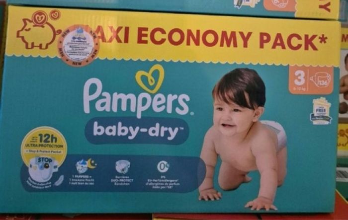 1 carton de couches Pampers taille 3