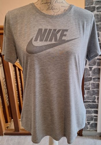 Tee-shirt Nike gris