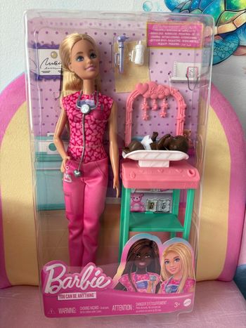 Barbie pédiatre.