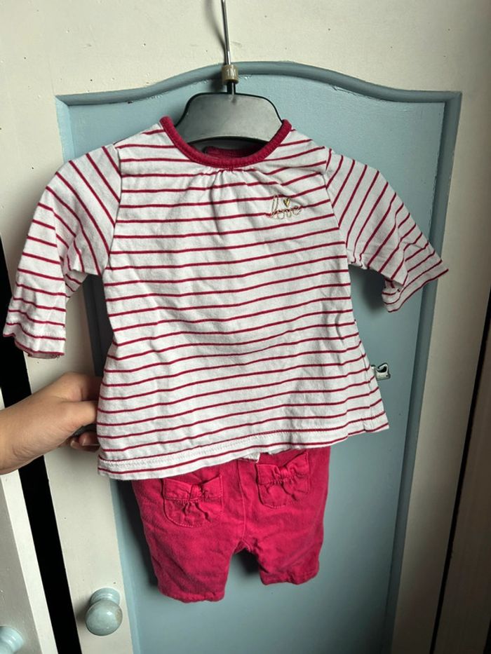 Ensemble tee shirt manches longues pantalon 1 mois