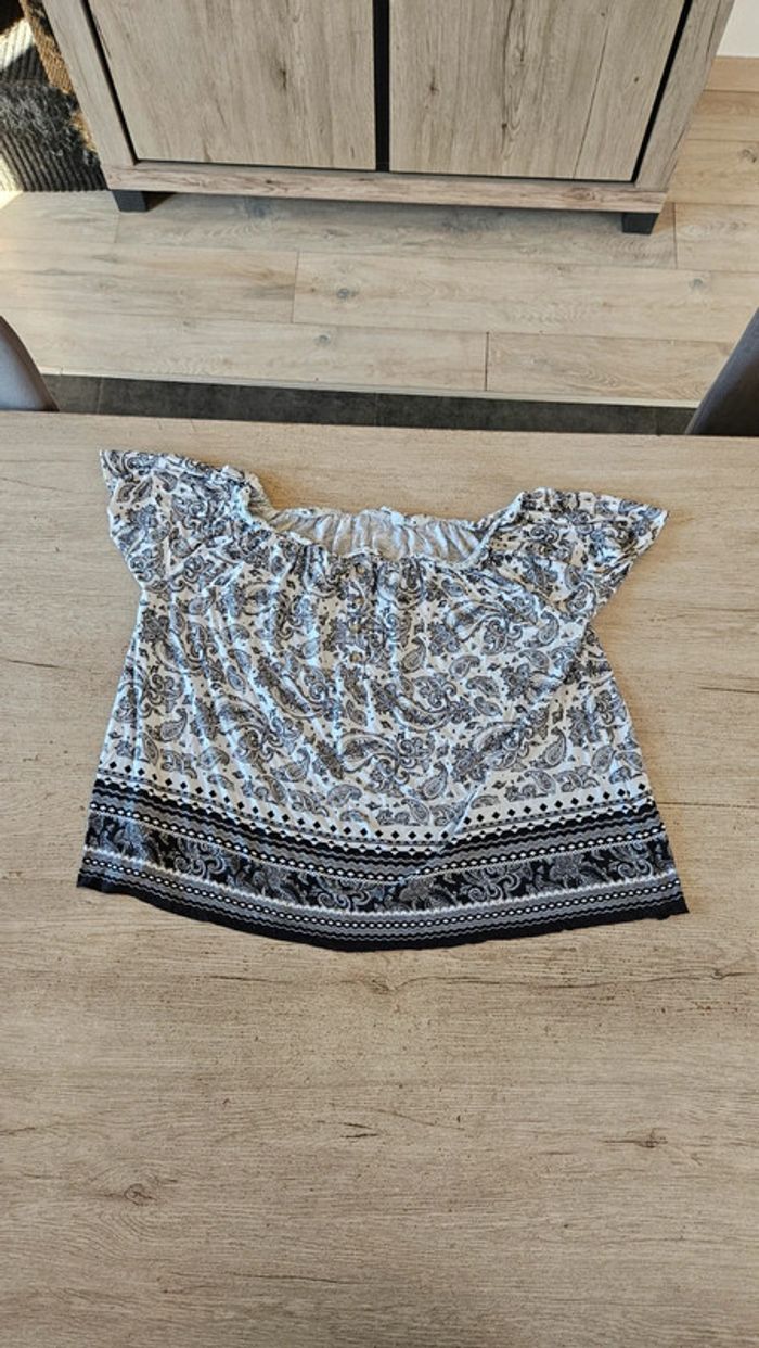 Blouse courte, manches courtes, noire et blanche, ESTVL, taille L, peu mise - photo numéro 2