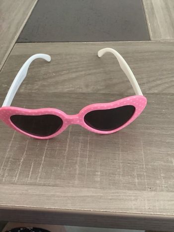 Lunette de soleil catégorie 3 pour enfant de 2 ans a peu près