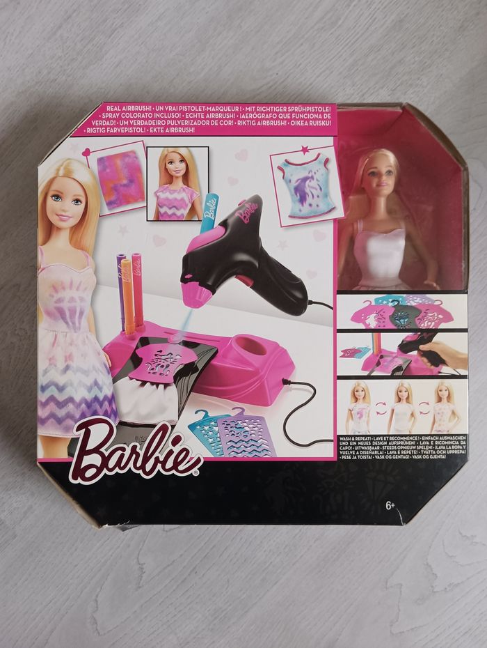 Studio de création Design Barbie avec accessoires Neuf