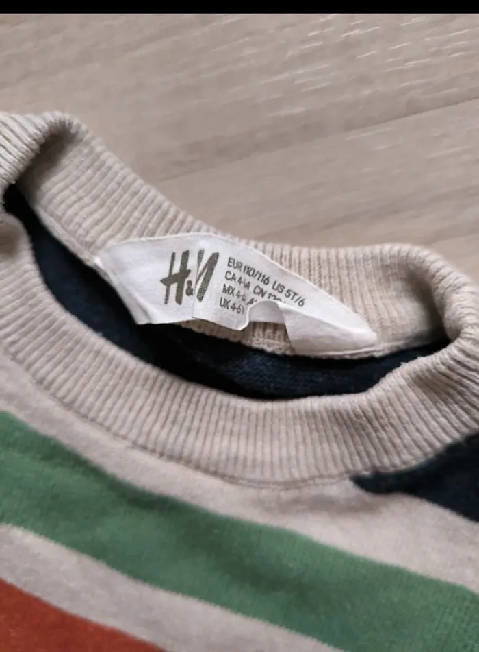 Pull coloré 1/2 saison. H&M. Garçon 5/6ans - photo numéro 2