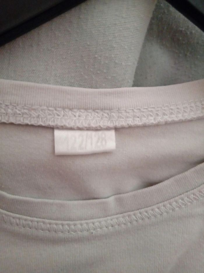 Tee-shirt longues manches blanc cassé.  7 ans - photo numéro 9