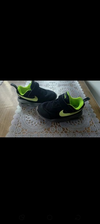 Basket Nike taille 23.5