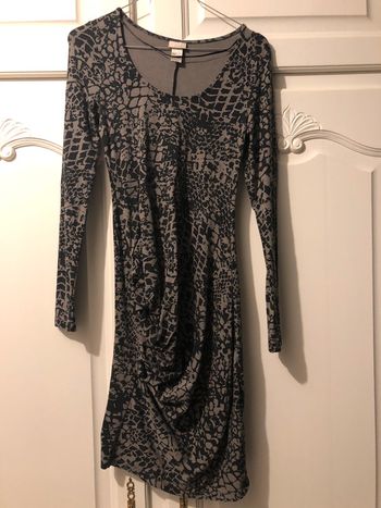 Robe moulante motif noir ML H&M
