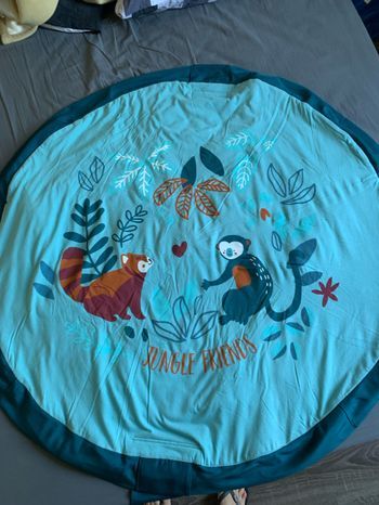 Tapis de jeu en très bon état diamètre 120cm