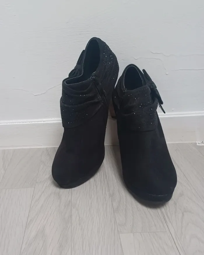 Chaussure à talon noire velour diamant jm diamant