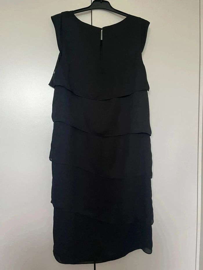 Robe noir très fluide taille 38 - photo numéro 2