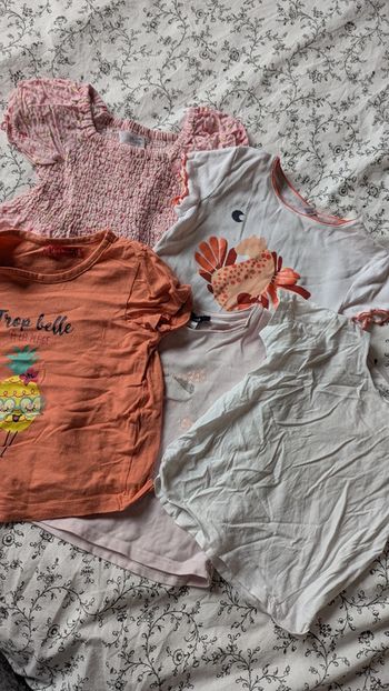 Lot 5 t-shirts.