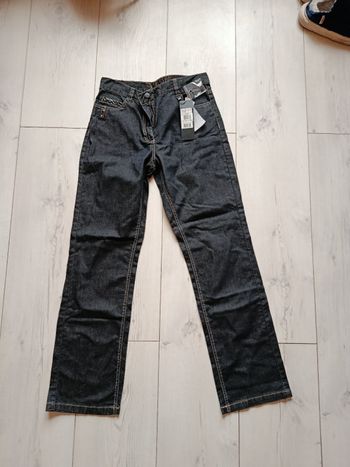 Jean neuf bleu foncé 