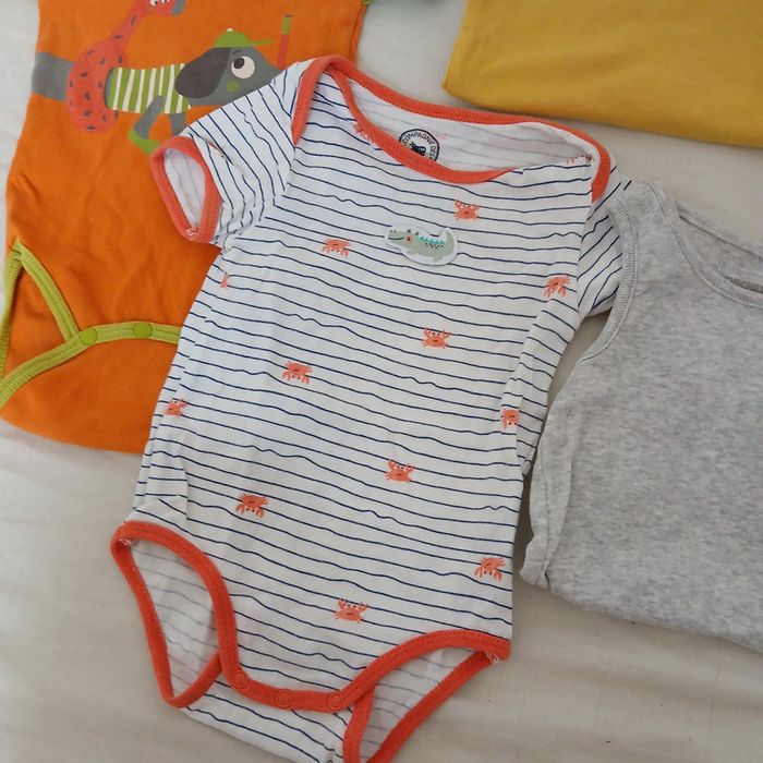 Lot bodies été 6m - photo numéro 2