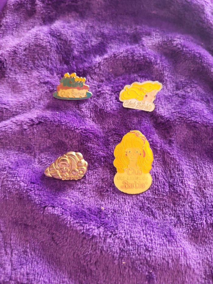 Lot de 4 pin's broche barbie vintage