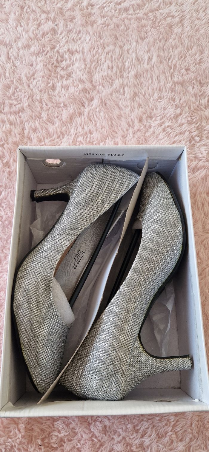 Chaussures à talons brillante - photo numéro 2