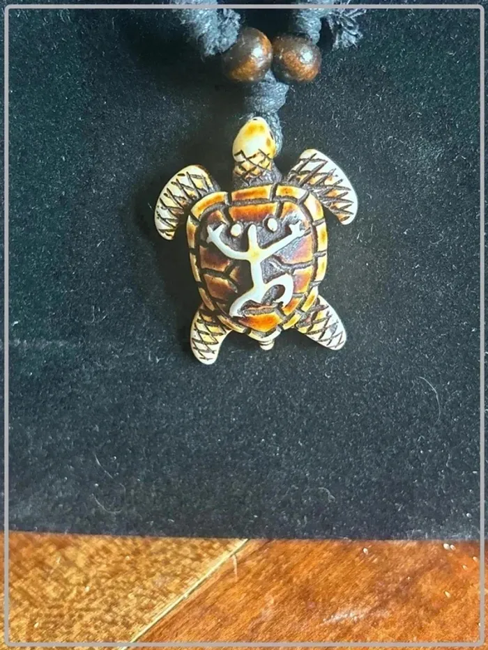 Collier tortue en résine - photo numéro 2