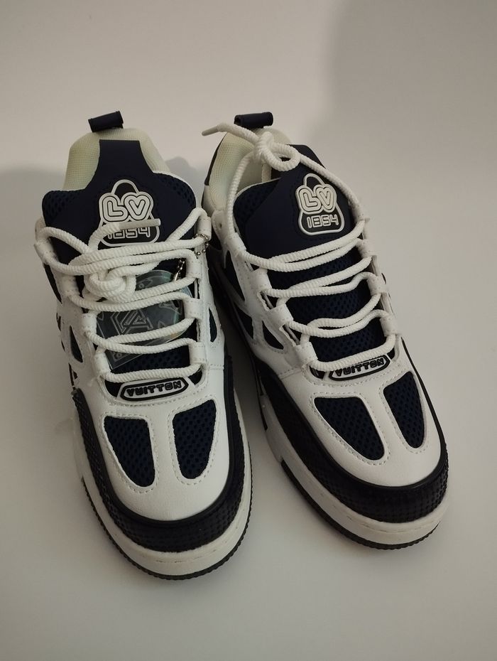 Basket louis Vuitton neuf léger défaut - photo numéro 2