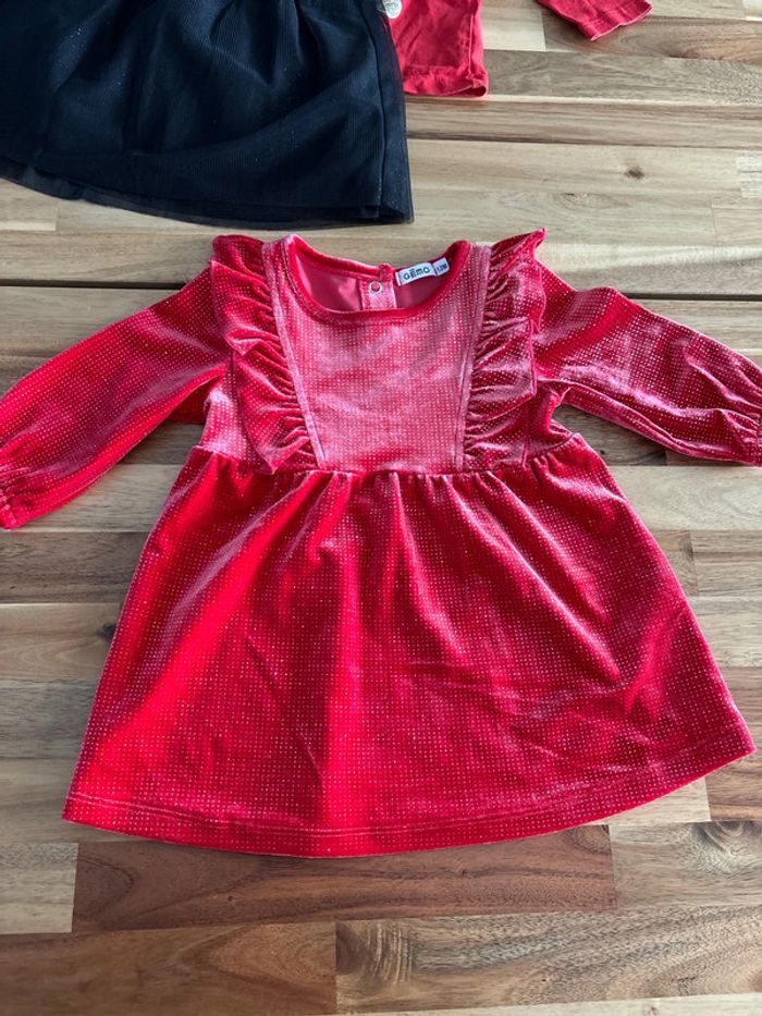 Lot robes et t-shirt de fête 🎄 - photo numéro 10
