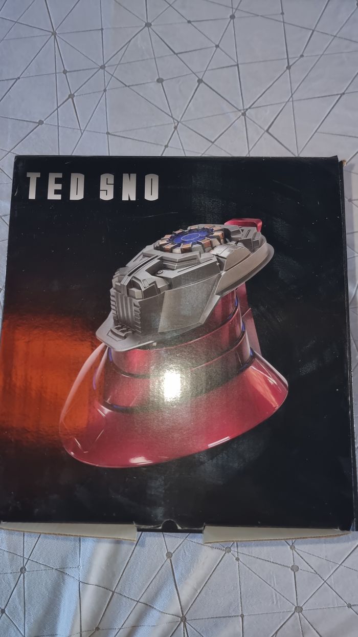 Support casque iron man neuf - photo numéro 2