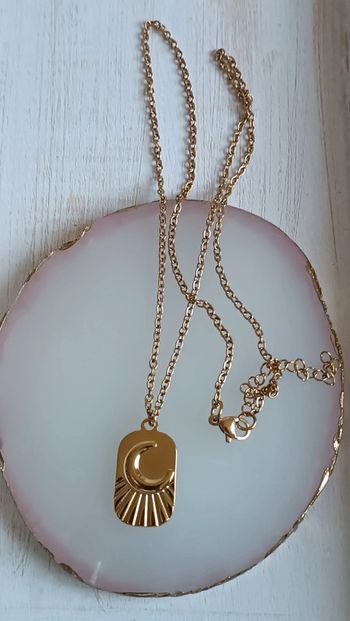 Joli collier en acier inoxydable